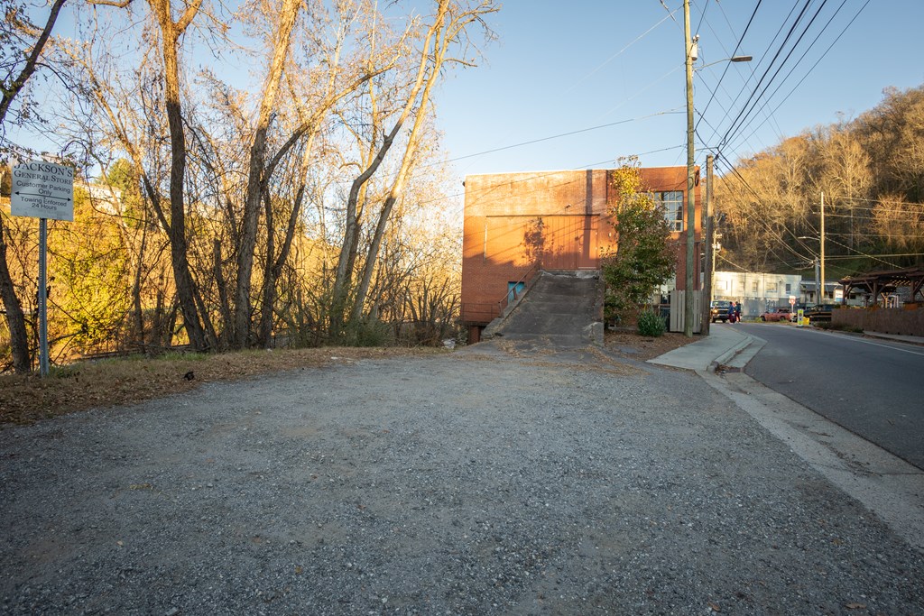 456 W Main Street