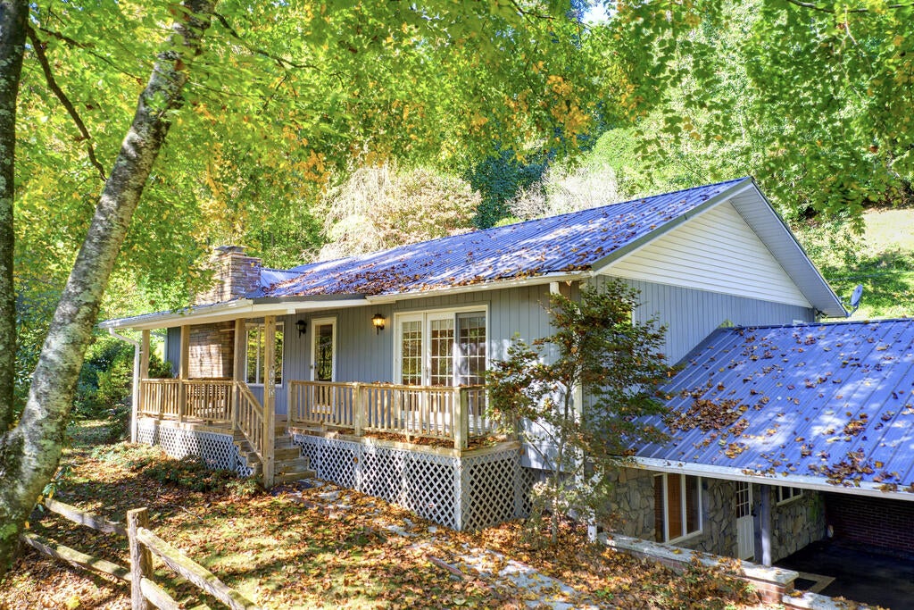 Photo of 722 Dillsboro Rd, Sylva, NC 28779 (MLS # 26048741)