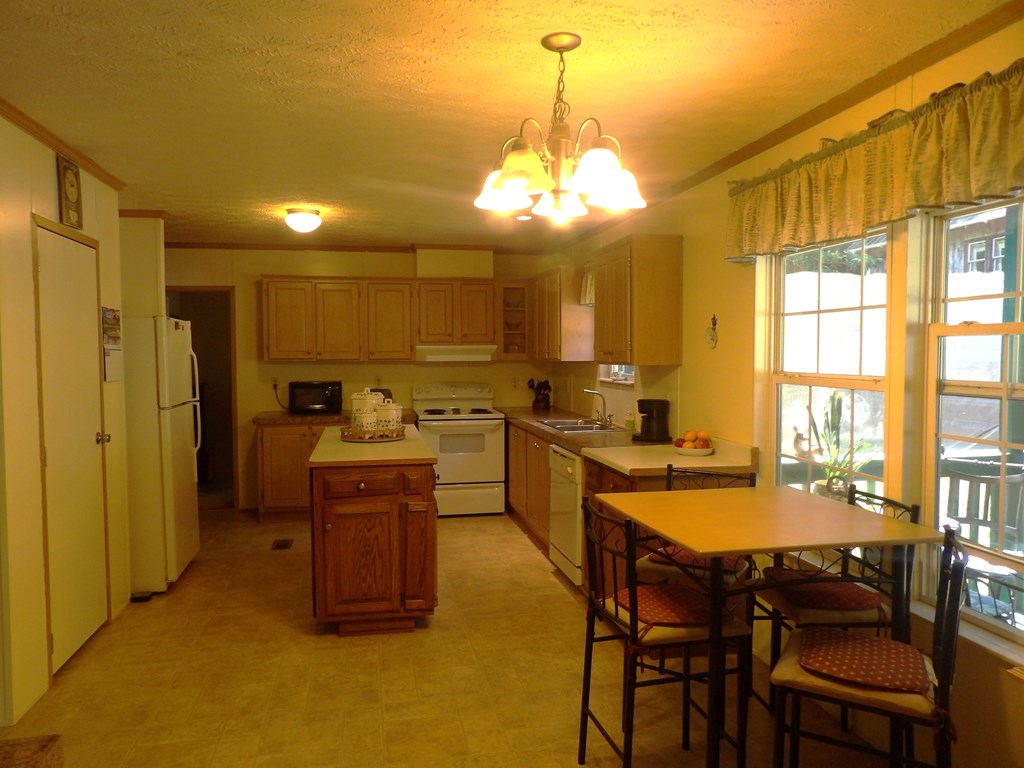 1932 Brush Creek Rd