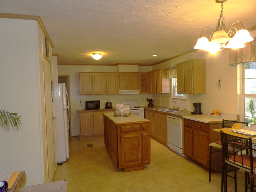 1932 Brush Creek Rd