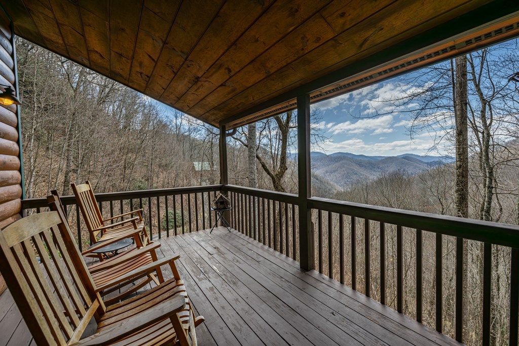 Photo of 233 Sunset Point, Bryson City, NC 28713 (MLS # 26046705)