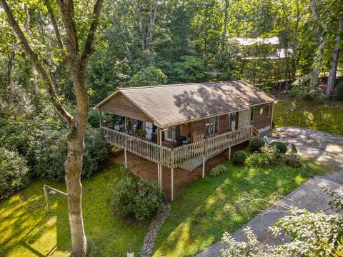 Photo of 65 Sloan St, Franklin, NC 28734 (MLS # 26048131)