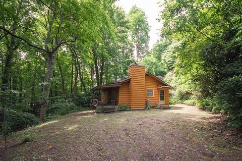 Photo of 20 Fairmont Dr, Franklin, NC 28734 (MLS # 26047667)