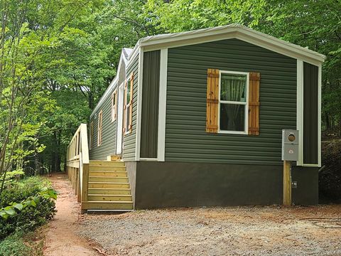 Photo of 521 Carolina Village Circle, Franklin, NC 28734 (MLS # 26047311)