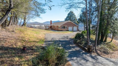 Photo of 312 Dryman Rd, Franklin, NC 28734 (MLS # 26045286)