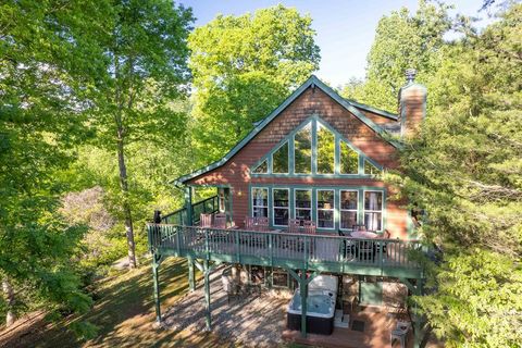 Photo of 44 Riverside Dr, Whittier, NC 28789 (MLS # 26042717)