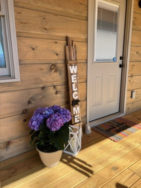 Franklin, North Carolina 28734, United States, 2 Bedrooms Bedrooms, ,1 BathroomBathrooms,Residential,Pending,136005