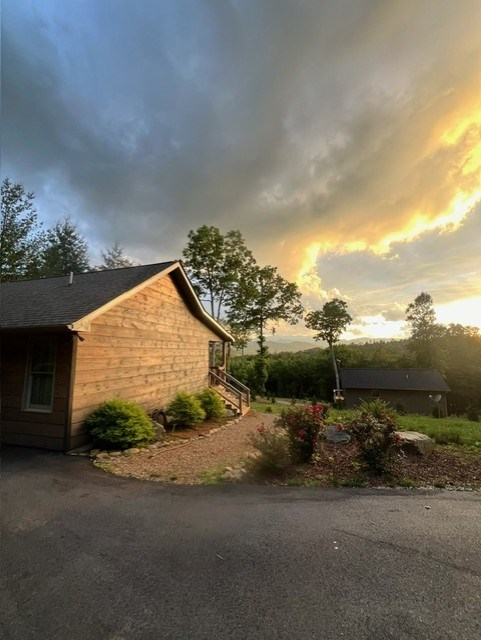 Franklin, North Carolina 28734, United States, 2 Bedrooms Bedrooms, ,1 BathroomBathrooms,Residential,Pending,136005