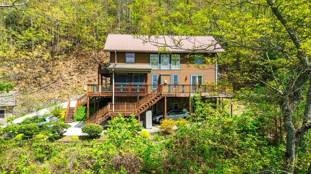 Photo of 1602 Forest Run Road, Sylva, NC 28789 (MLS # 26047558)