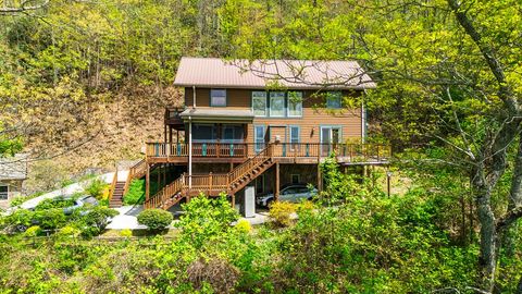 Photo of 1602 Forest Run Road, Sylva, NC 28789 (MLS # 26047558)