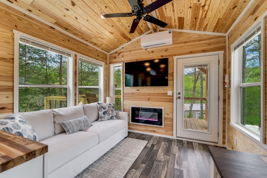 108 Bear Pen Cove