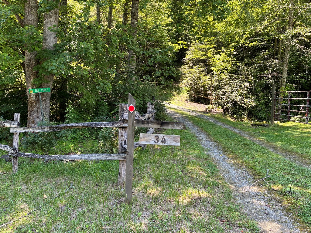 Robbinsville (Graham), North Carolina 28771, United States, 2 Bedrooms Bedrooms, ,2 BathroomsBathrooms,Residential,Active,157288