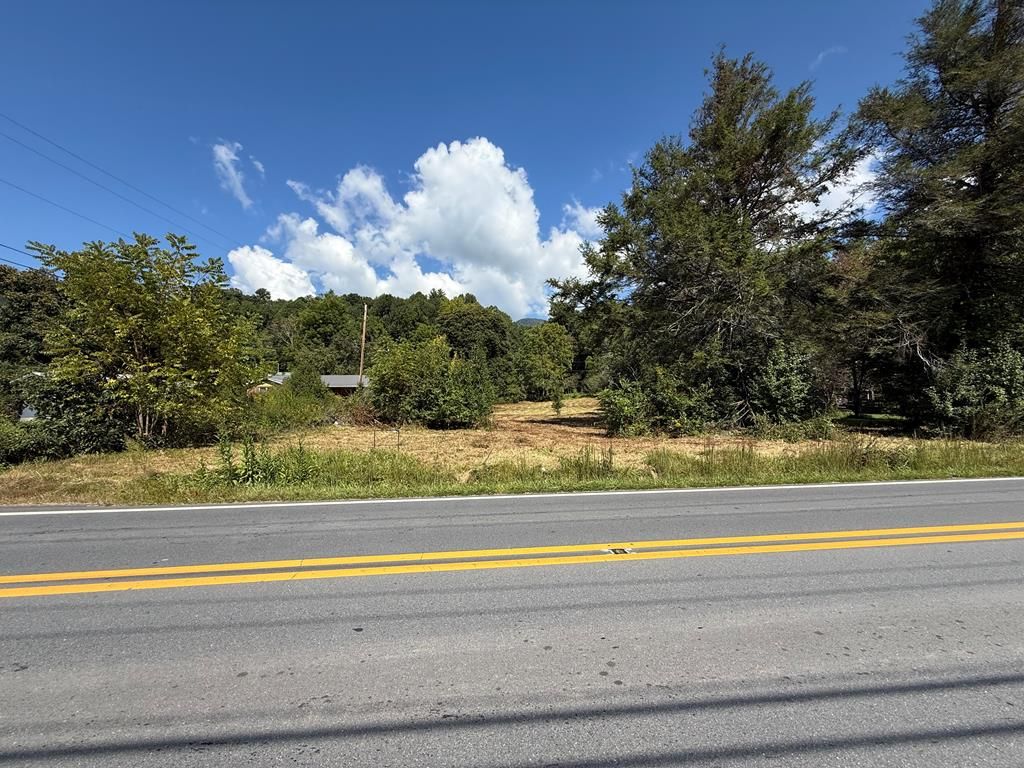 Photo of 887 Skyland Drive, Sylva, NC 28779 (MLS # 26042140)