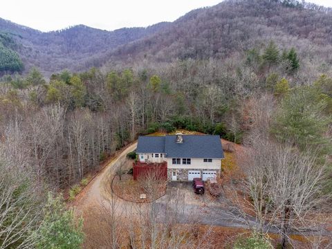 Photo of 860 Willis Cove Rd, Franklin, NC 28734 (MLS # 26045387)