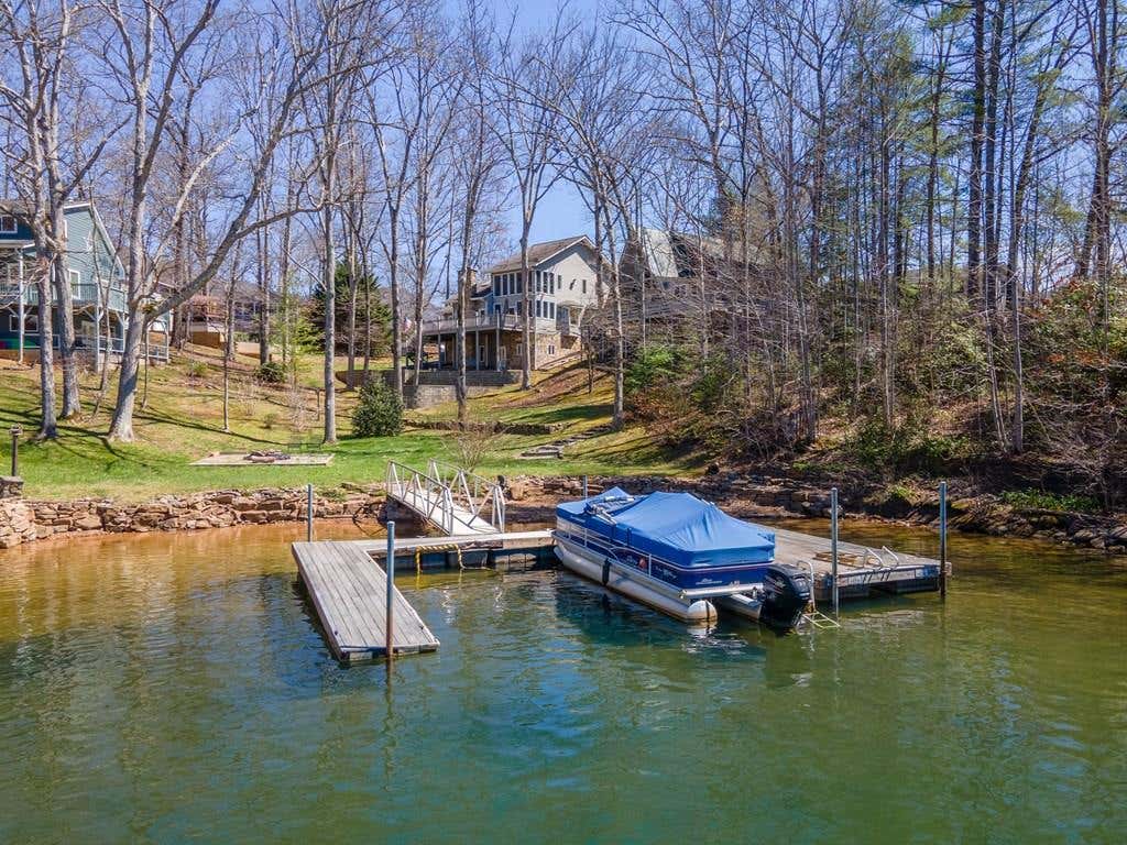 Photo of 82 Avisco Road, Robbinsville, NC 28771 (MLS # 26047227)