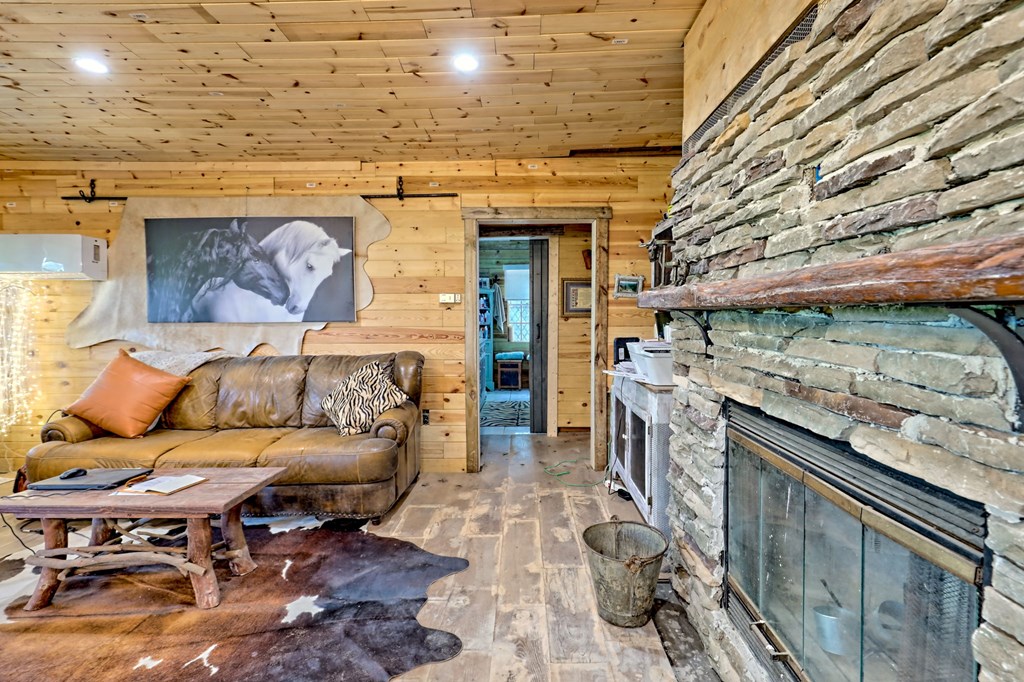 Murphy, South Carolina 29806, United States, 3 Bedrooms Bedrooms, ,2 BathroomsBathrooms,Residential,Active,210777