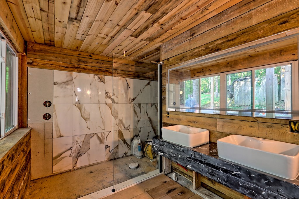 Murphy, South Carolina 29806, United States, 3 Bedrooms Bedrooms, ,2 BathroomsBathrooms,Residential,Active,210777