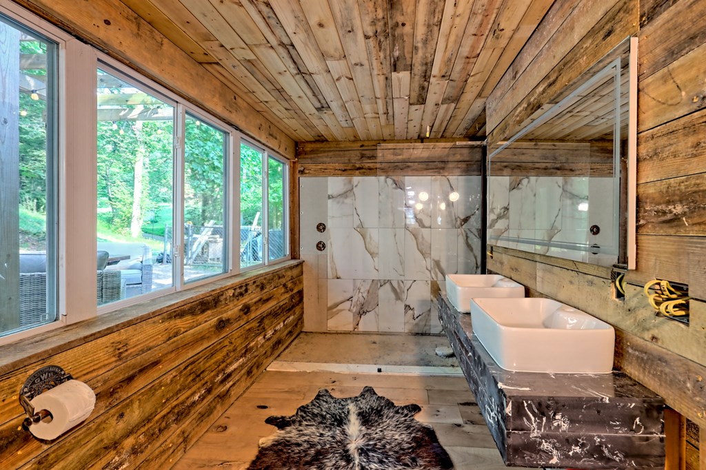 Murphy, South Carolina 29806, United States, 3 Bedrooms Bedrooms, ,2 BathroomsBathrooms,Residential,Active,210777