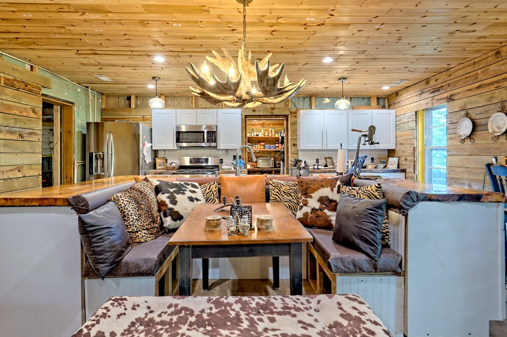 Murphy, South Carolina 29806, United States, 3 Bedrooms Bedrooms, ,2 BathroomsBathrooms,Residential,Active,210777