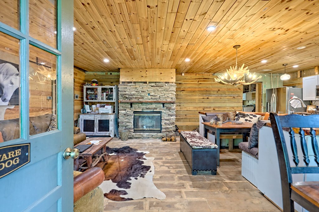 Murphy, South Carolina 29806, United States, 3 Bedrooms Bedrooms, ,2 BathroomsBathrooms,Residential,Active,210777