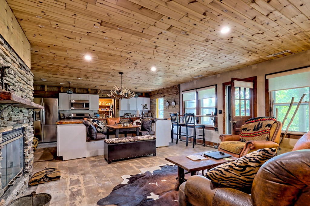 Murphy, South Carolina 29806, United States, 3 Bedrooms Bedrooms, ,2 BathroomsBathrooms,Residential,Active,210777