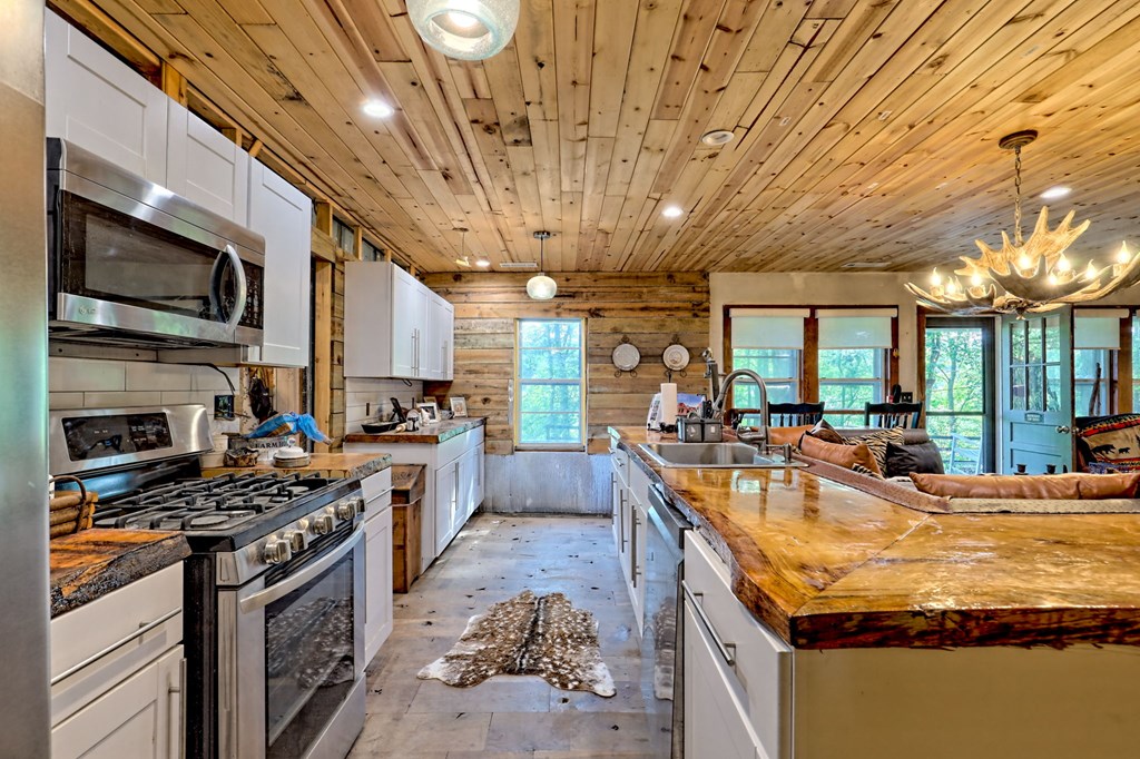 Murphy, South Carolina 29806, United States, 3 Bedrooms Bedrooms, ,2 BathroomsBathrooms,Residential,Active,210777