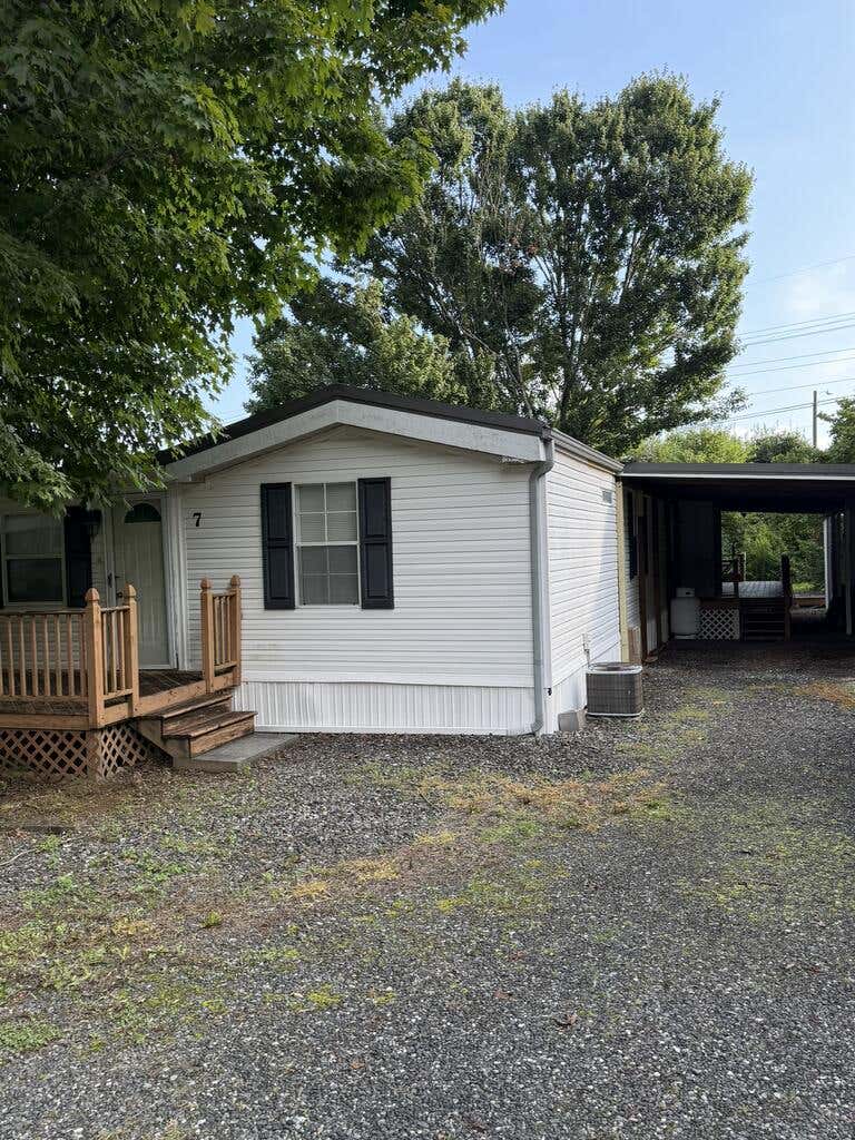 Photo of 7 Redbird Circle, Whittier, NC 28789 (MLS # 26048162)
