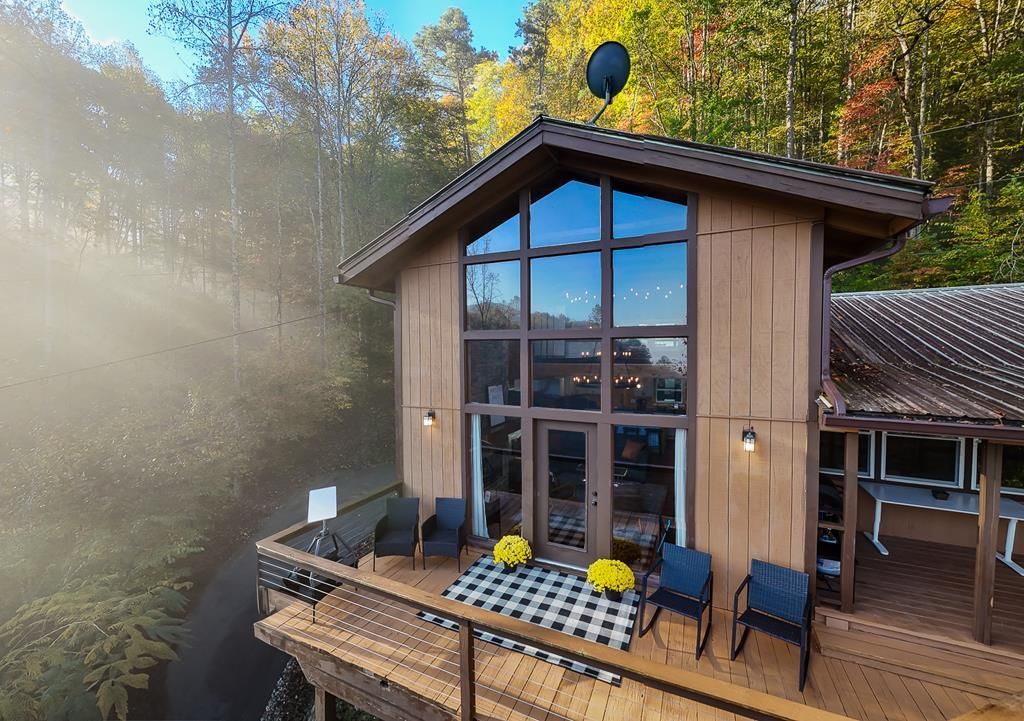 Photo of 393 Everet Jenkins Road, Robbinsville (Graham), NC 28771 (MLS # 26042444)