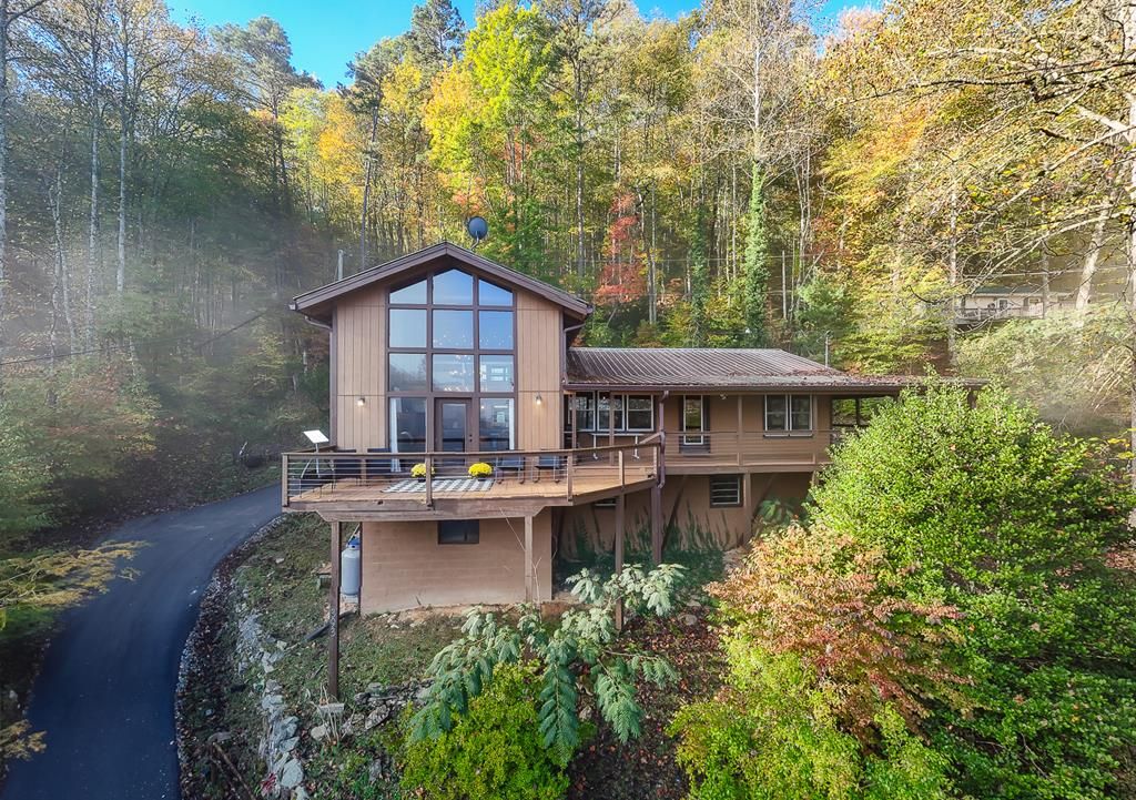 Photo of 393 Everet Jenkins Road, Robbinsville (Graham), NC 28771 (MLS # 26042444)