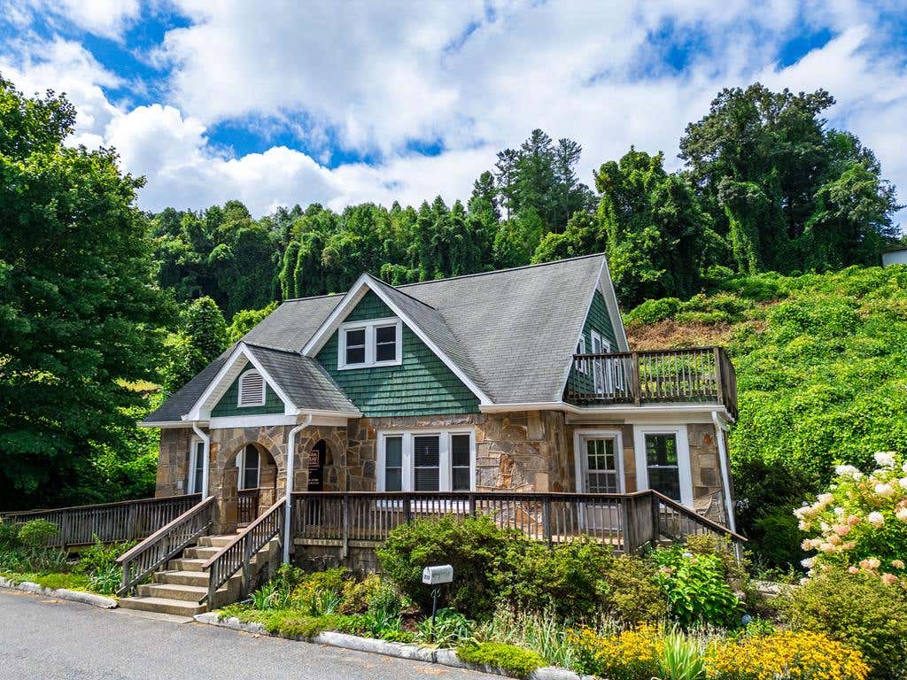 Photo of 270 Veterans Blvd, Bryson City, NC 28713 (MLS # 26048140)