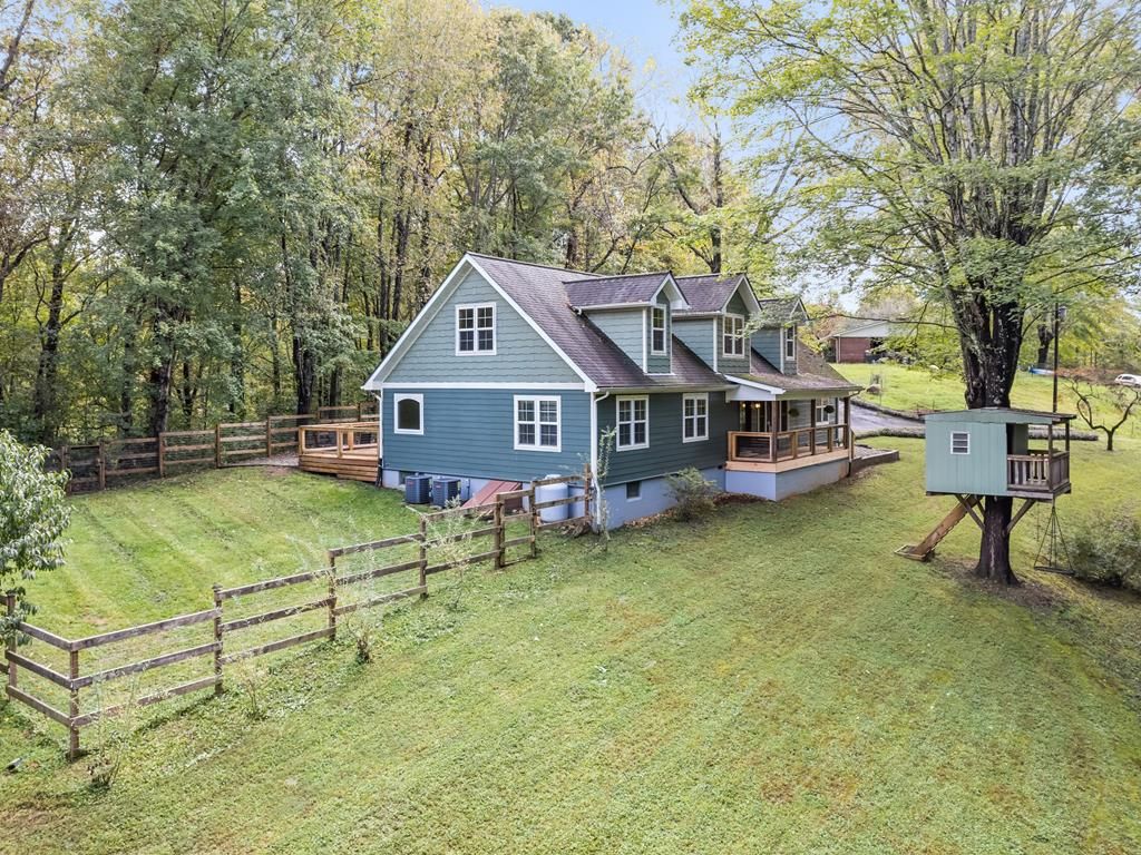 Photo of 364 Lee St, Sylva, NC 28779 (MLS # 26046550)