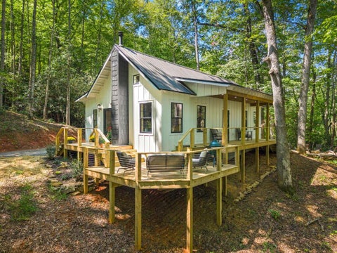 Photo of 505 Forest Glen Trail, Franklin, NC 28734 (MLS # 26048509)