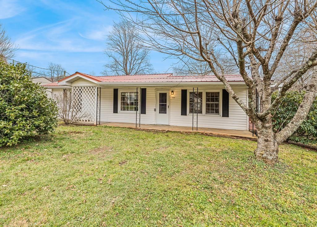 Photo of 1124 Skyland Dr, Sylva, NC 28779 (MLS # 26043211)