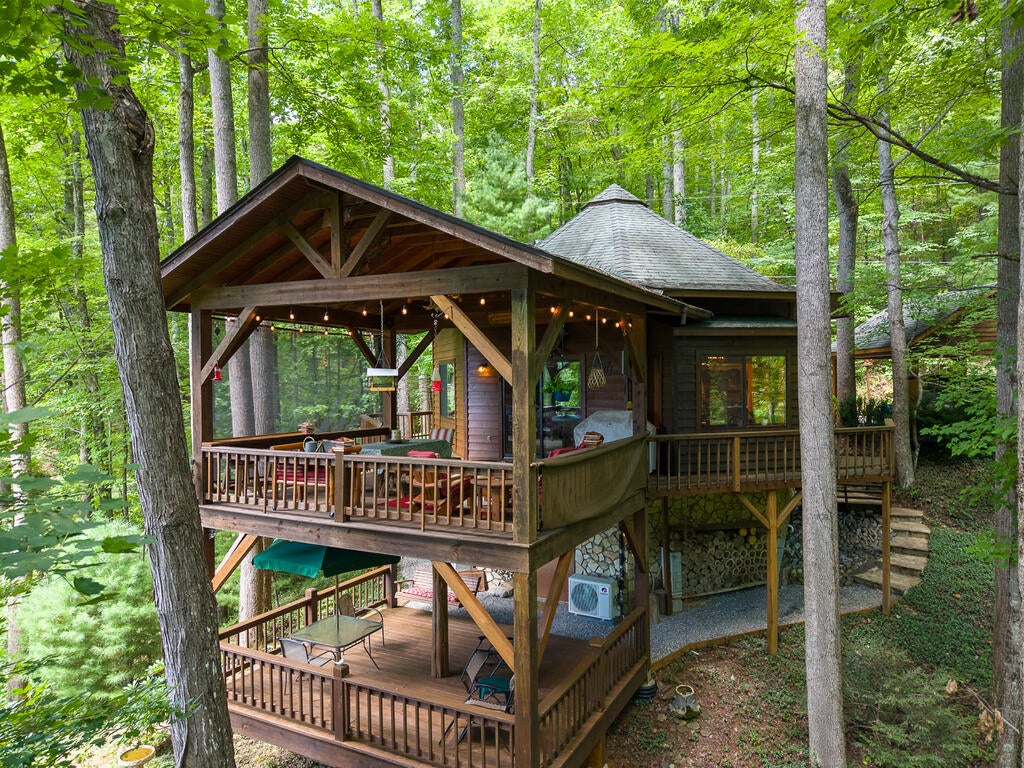 204 Mountain Laurel Drive