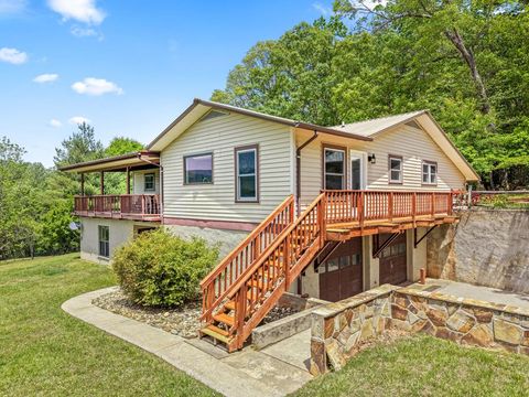 Photo of 208 Quail Ridge Trail, Franklin, NC 28734 (MLS # 26047203)