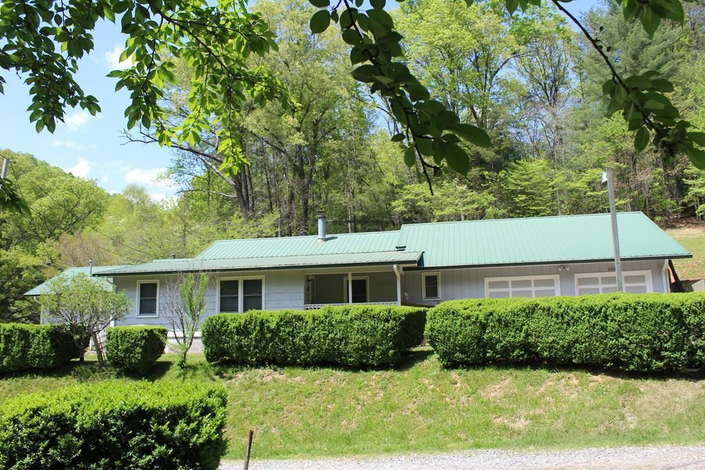 Photo of 6125 Ela Road, Whittier, NC 28789 (MLS # 26042442)