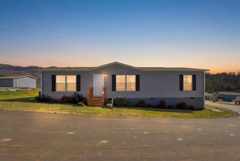 Photo of 121 N Gemstone Ave, Franklin, NC 28734 (MLS # 26045404)