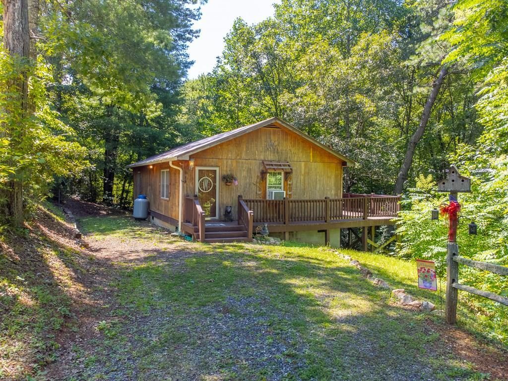 Photo of 116 Keepsake Lane, Whittier, NC 28789 (MLS # 26041625)