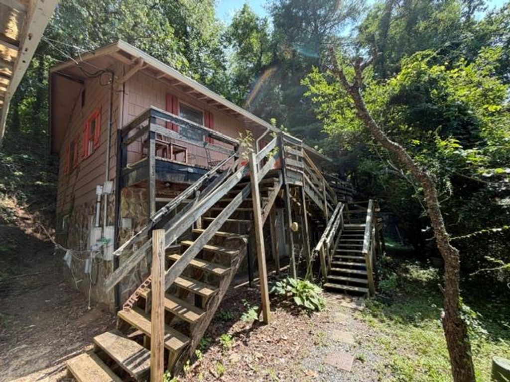 Photo of 138 Heavenly View Dr, Sylva, NC 28779 (MLS # 26047692)