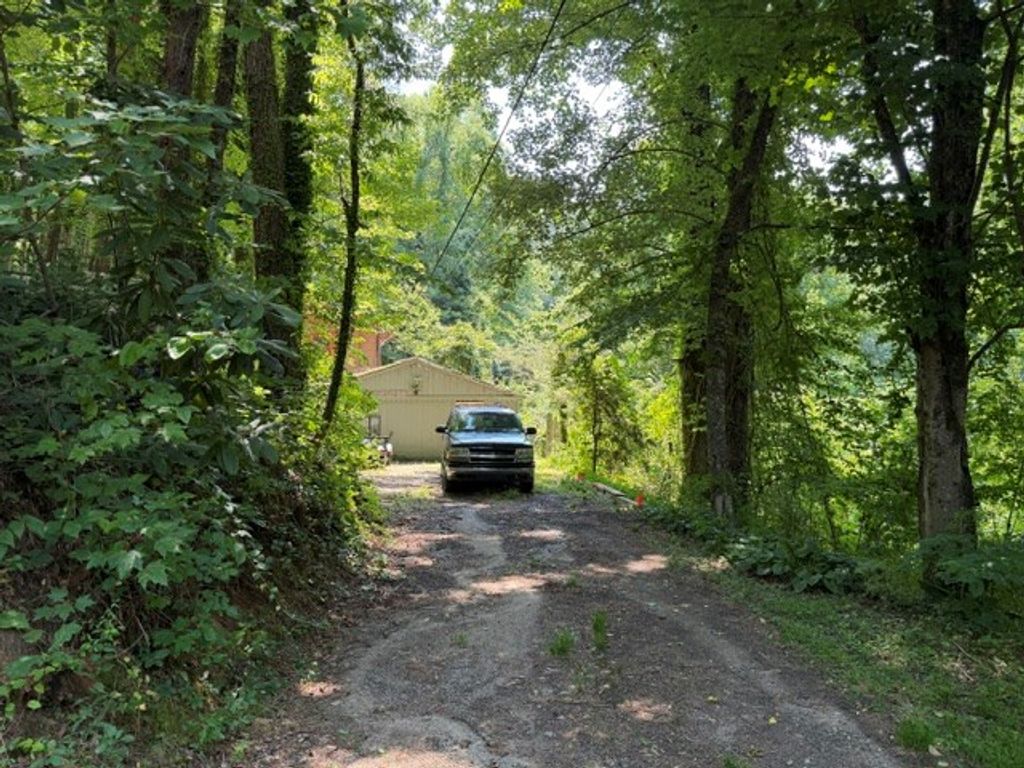 Photo of 138 Heavenly View Dr, Sylva, NC 28779 (MLS # 26047692)