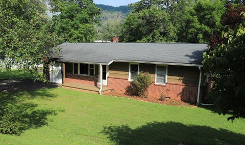 Photo of 387 Scotts Creek Rd, Sylva, NC 28779 (MLS # 26047711)