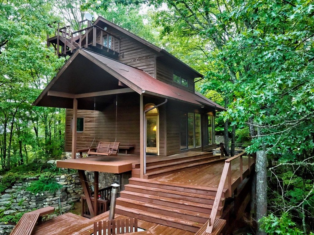 Photo of 565 Silver Ridge, Bryson City, NC 28713 (MLS # 26041901)