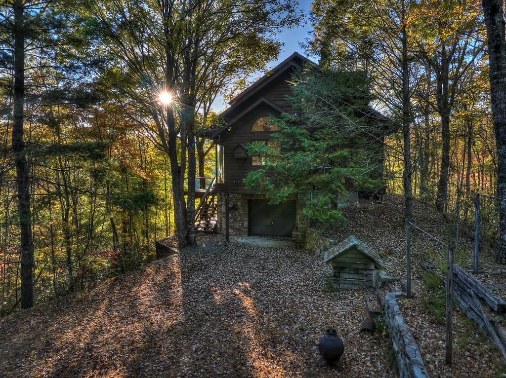 Photo of 565 Silver Ridge, Bryson City, NC 28713 (MLS # 26041901)