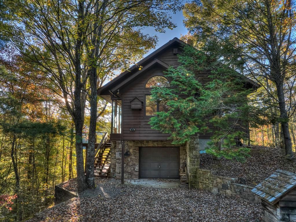 Photo of 565 Silver Ridge, Bryson City, NC 28713 (MLS # 26041901)