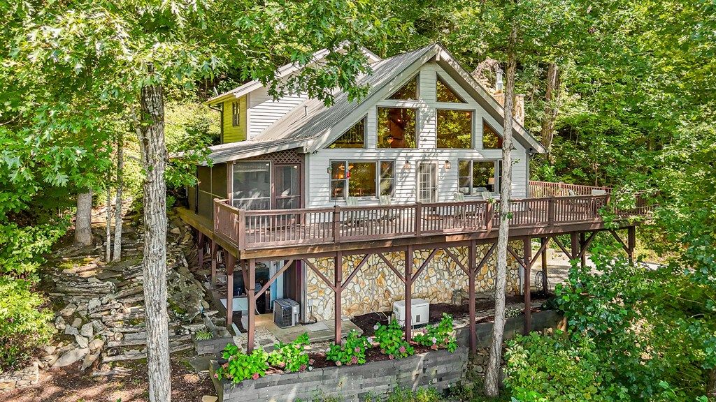 Photo of 639 Deer Ridge Rd, Bryson City, NC 28713 (MLS # 26042150)