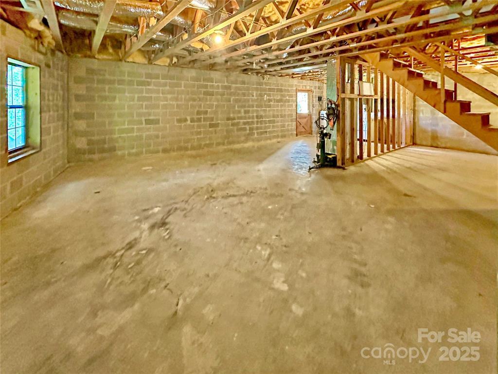 Topton, North Carolina 28781, United States, 2 Bedrooms Bedrooms, ,2 BathroomsBathrooms,Residential,Active,172635