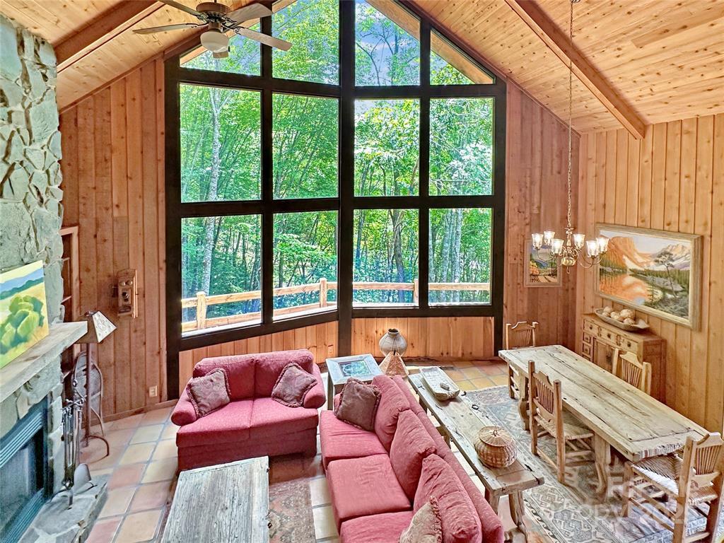 Topton, North Carolina 28781, United States, 2 Bedrooms Bedrooms, ,2 BathroomsBathrooms,Residential,Active,172635