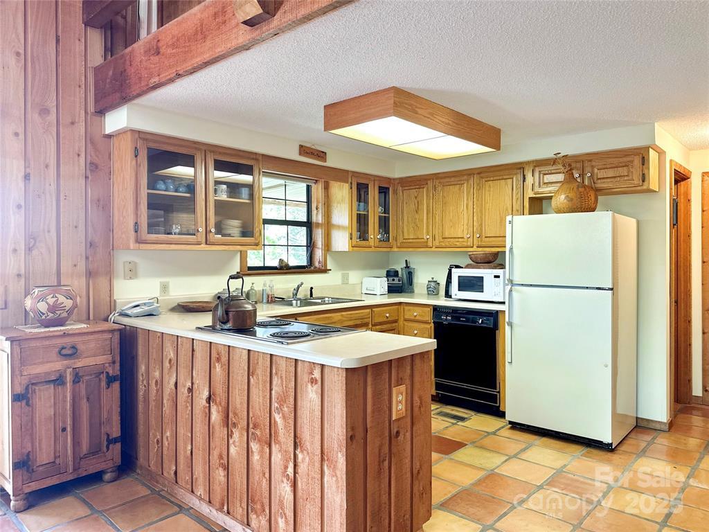 Topton, North Carolina 28781, United States, 2 Bedrooms Bedrooms, ,2 BathroomsBathrooms,Residential,Active,172635