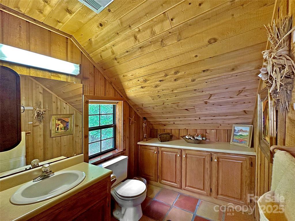 Topton, North Carolina 28781, United States, 2 Bedrooms Bedrooms, ,2 BathroomsBathrooms,Residential,Active,172635