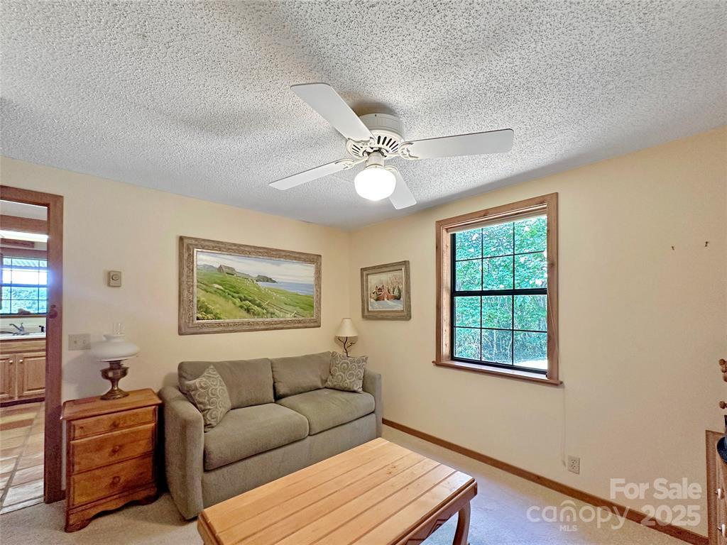 Topton, North Carolina 28781, United States, 2 Bedrooms Bedrooms, ,2 BathroomsBathrooms,Residential,Active,172635